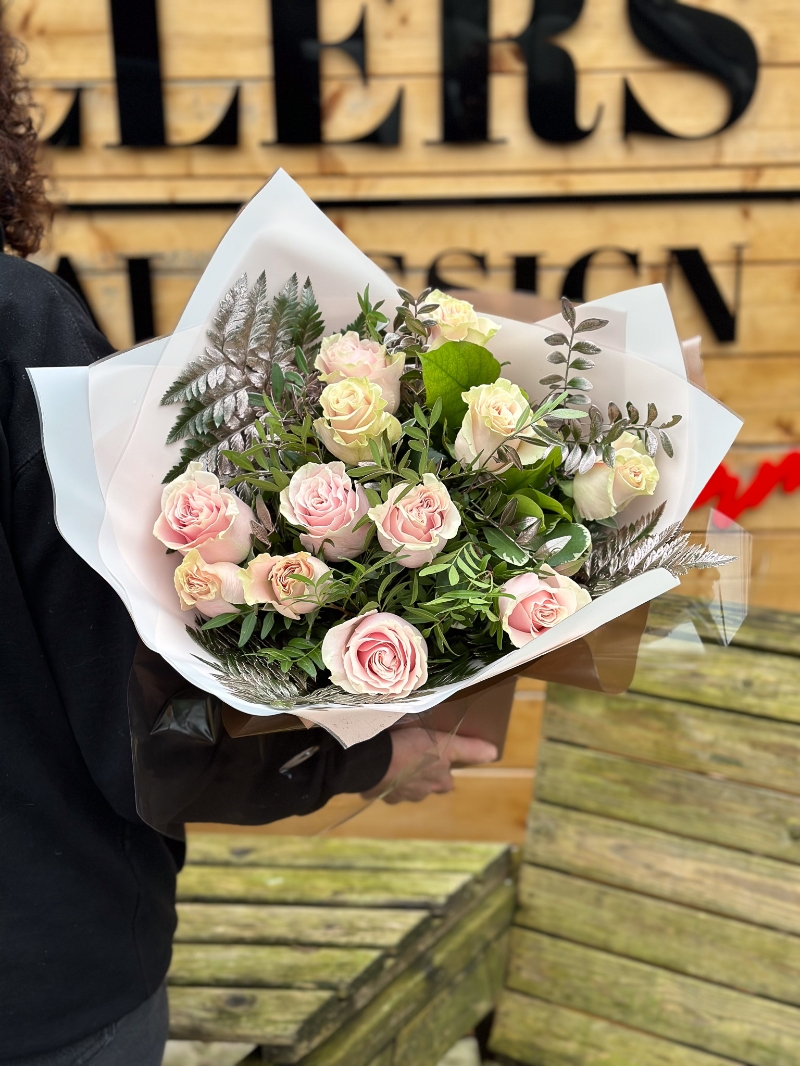 flower-bouquet-instagram-delivery-manchester-oldham-valentines day