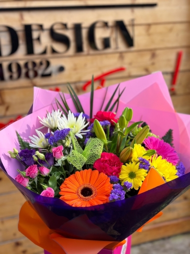 flower-bouquet-instagram-delivery-manchester-oldham-candles