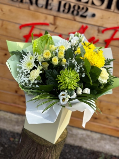 flower-bouquet-instagram-delivery-manchester-oldham-candles