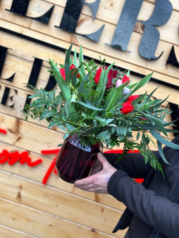 Tulip arrangement (including vase) buy online or call 0161 633 5842