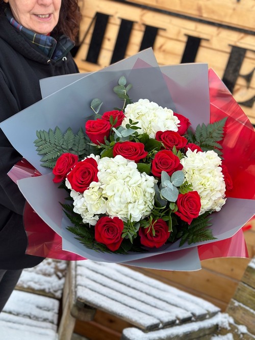 flower-bouquet-instagram-delivery-manchester-oldham-luxury-gift-present-valentinesday