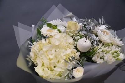 Millers Christmas Bouquet    WHITE