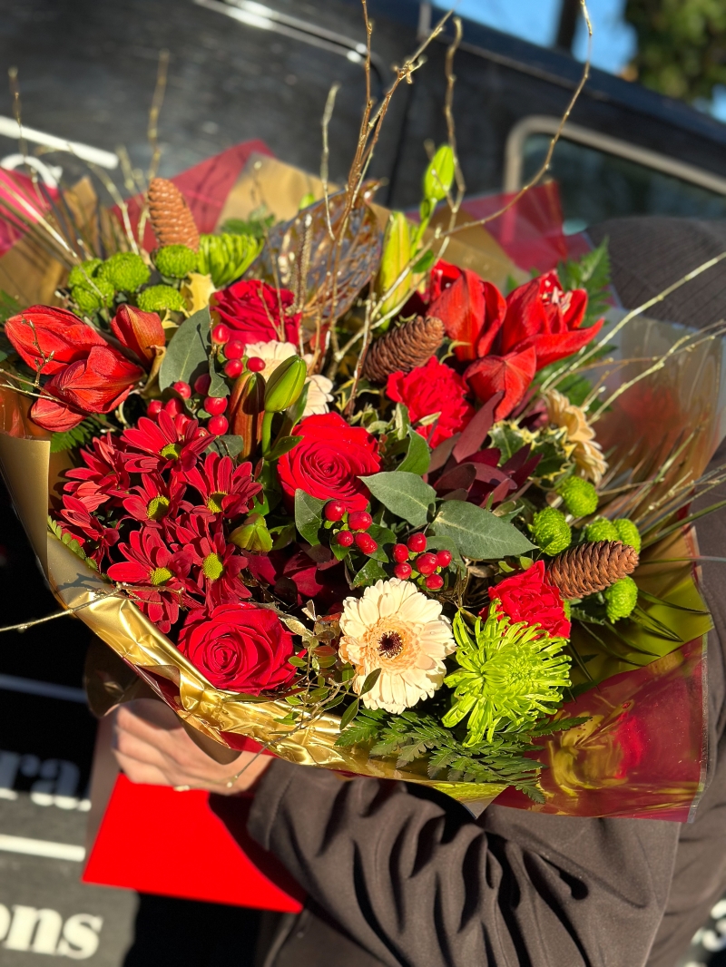 christmas-flower-bouquet-manchester-delivery-oldham