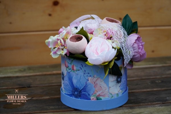 Pink artificial hatbox