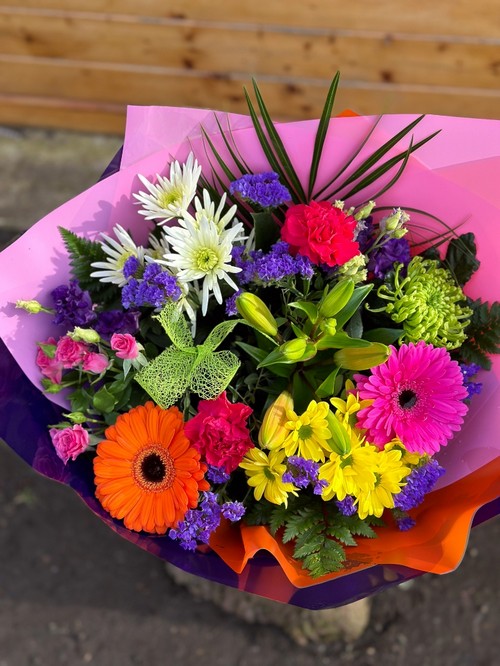 flower-bouquet-instagram-delivery-manchester-oldham-candles