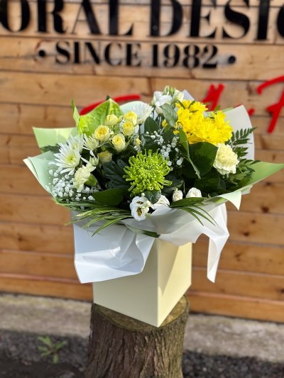 flower-bouquet-instagram-delivery-manchester-oldham-candles