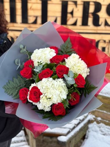 flower-bouquet-instagram-delivery-manchester-oldham-luxury-gift-present-valentinesday