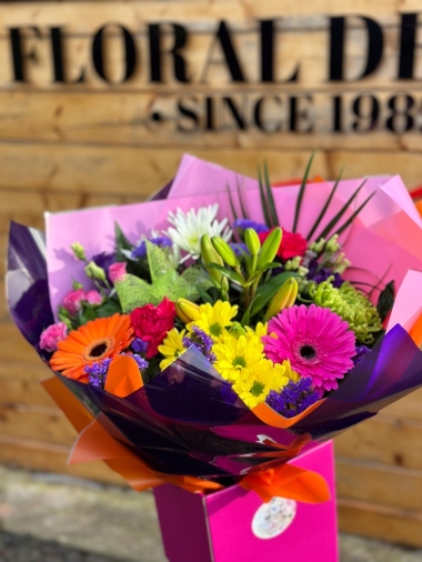 flower-bouquet-instagram-delivery-manchester-oldham-candles