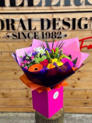 flower-bouquet-instagram-delivery-manchester-oldham-candles