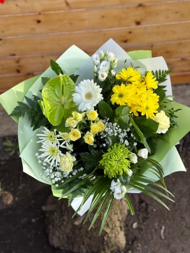 flower-bouquet-instagram-delivery-manchester-oldham-candles