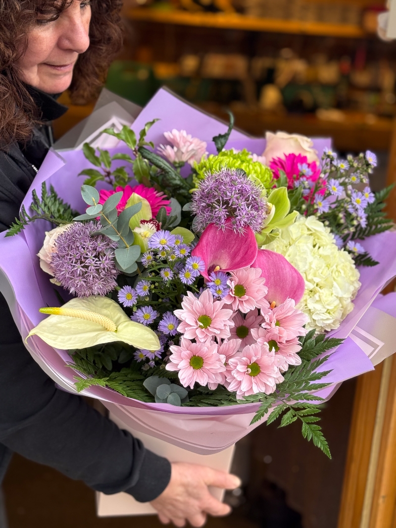 flower-bouquet-instagram-delivery-manchester-oldham-candles
