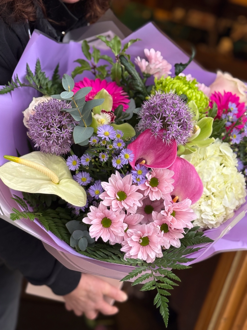 flower-bouquet-instagram-delivery-manchester-oldham-candles