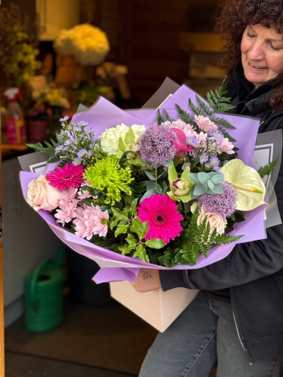 flower-bouquet-instagram-delivery-manchester-oldham-candles