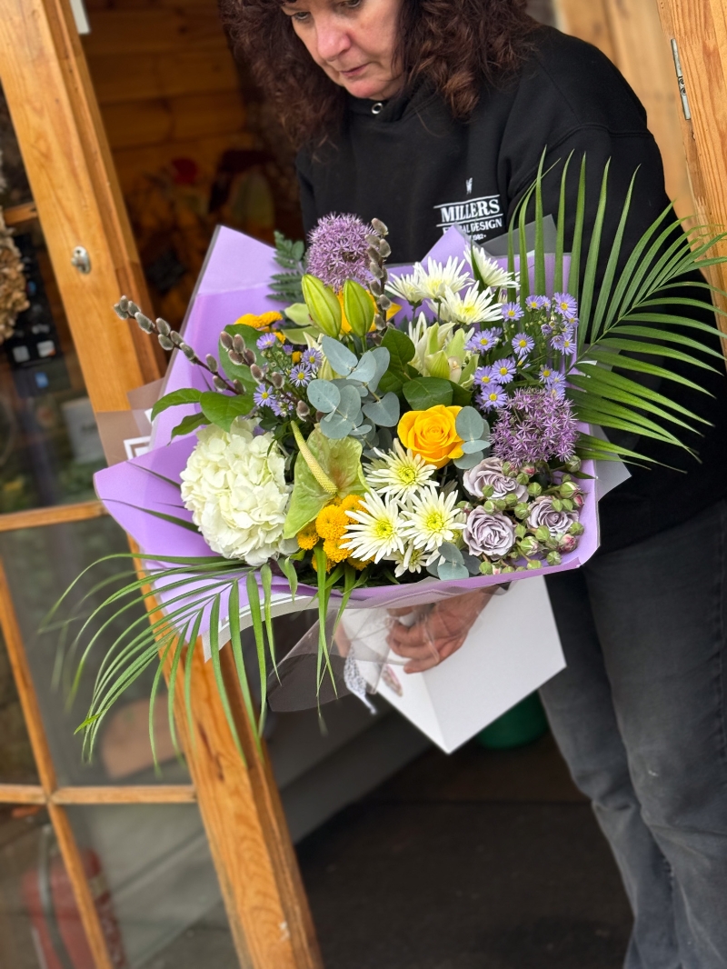 flower-bouquet-instagram-delivery-manchester-oldham-candles