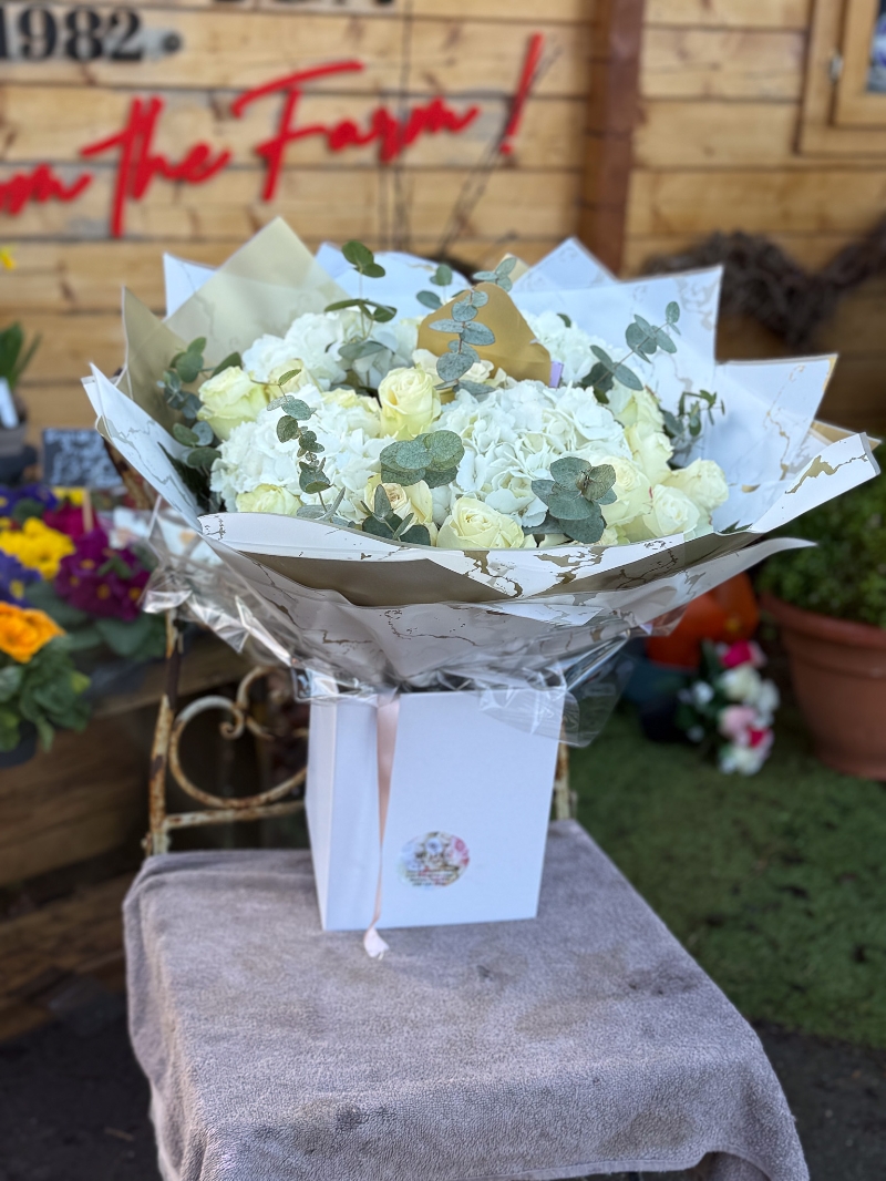 flower-bouquet-instagram-delivery-manchester-oldham-luxury-gift-present