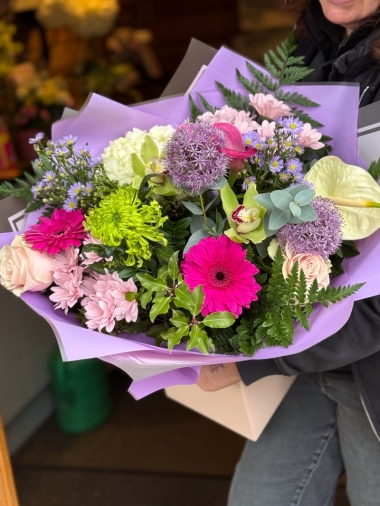 flower-bouquet-instagram-delivery-manchester-oldham-candles