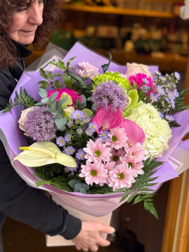 flower-bouquet-instagram-delivery-manchester-oldham-candles