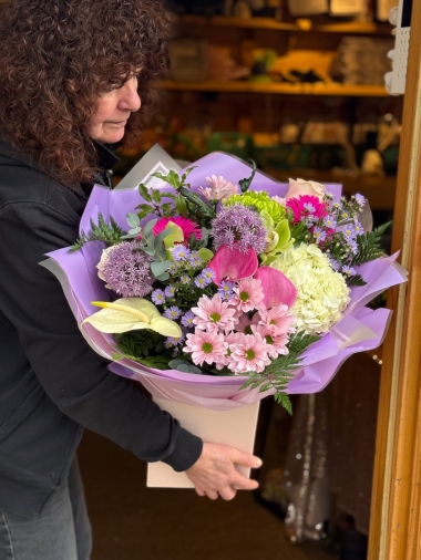 flower-bouquet-instagram-delivery-manchester-oldham-candles