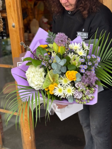 flower-bouquet-instagram-delivery-manchester-oldham-candles
