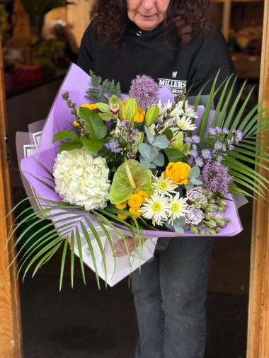 flower-bouquet-instagram-delivery-manchester-oldham-candles