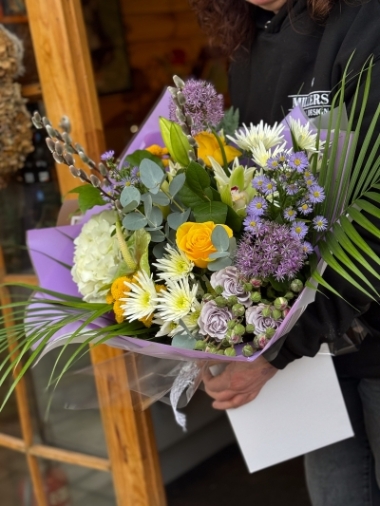 flower-bouquet-instagram-delivery-manchester-oldham-candles