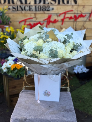 flower-bouquet-instagram-delivery-manchester-oldham-luxury-gift-present