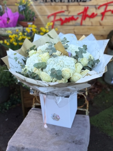 flower-bouquet-instagram-delivery-manchester-oldham-luxury-gift-present