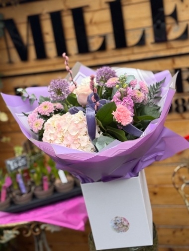 flower-bouquet-instagram-delivery-manchester-oldham-luxury-gift-present